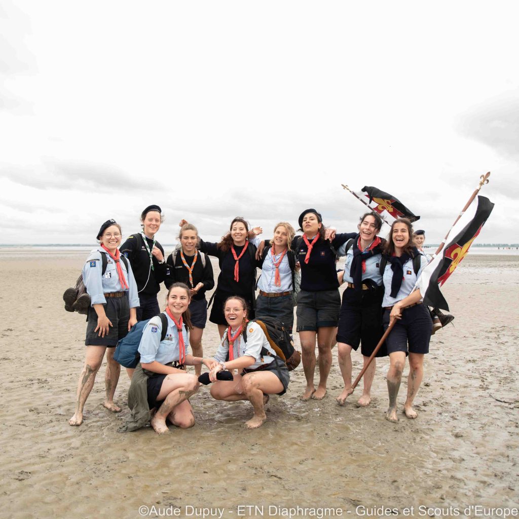 Guides-aînées durant la traversée de la baie du Mont Saint Michel