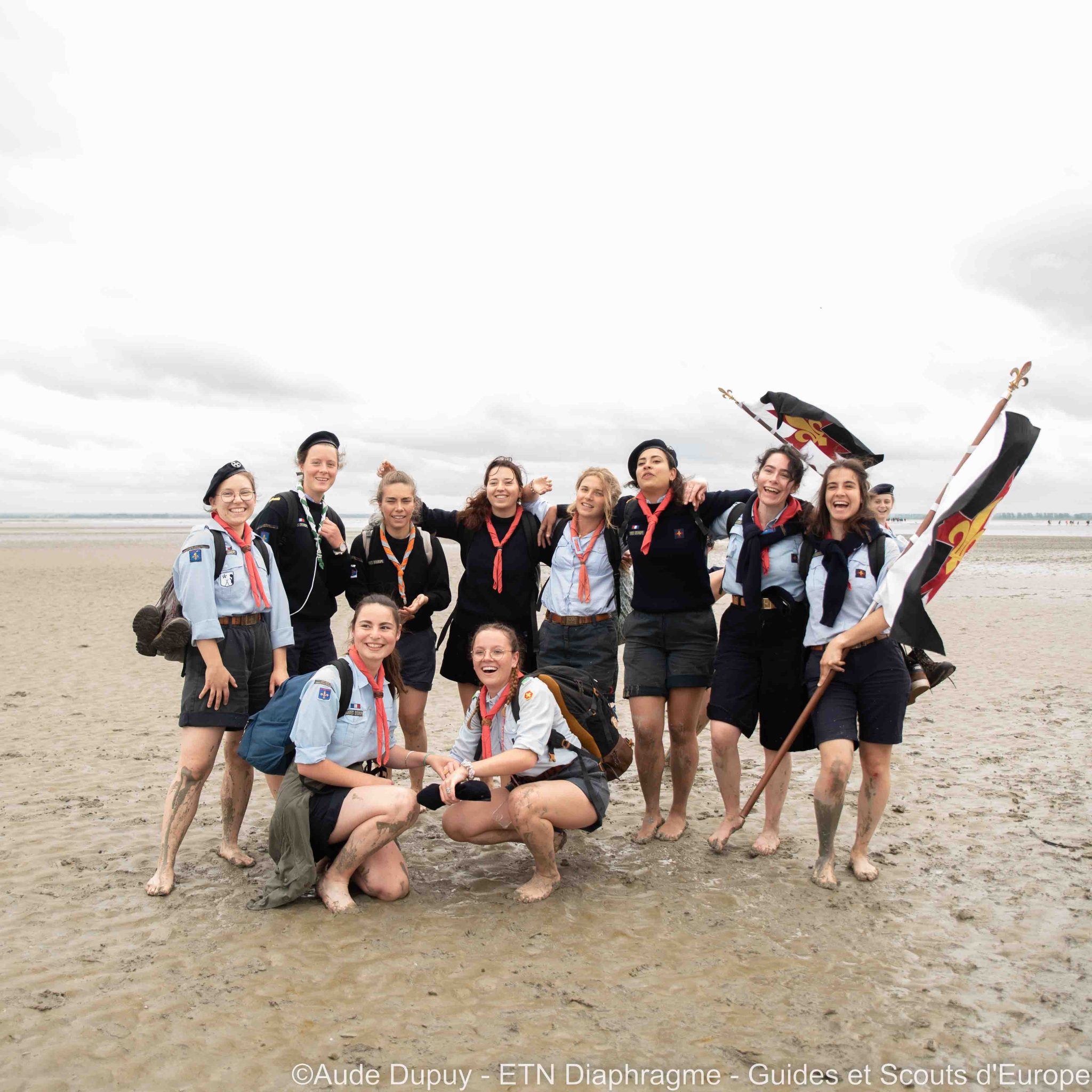 Guides-aînées durant la traversée de la baie du Mont Saint Michel