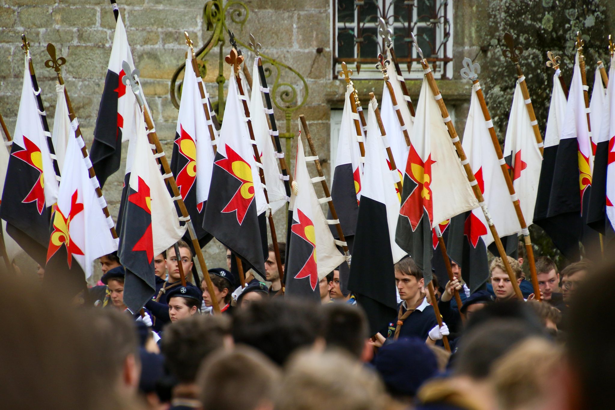 Baussant durant la messe au château de Bonnefontaine