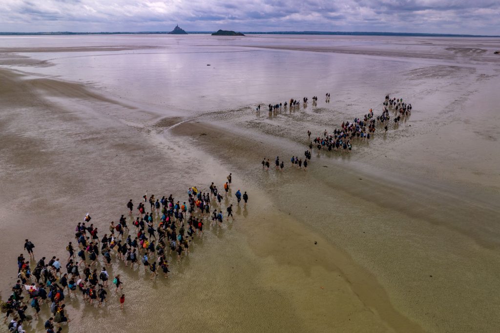 Vue aérienne de la traversée de la baie du Mont Saint Michel