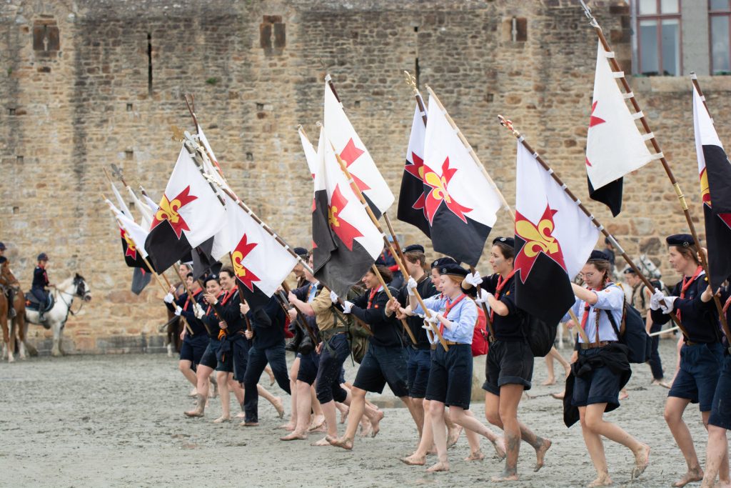 Arrivée au bas des remparts du Mont Saint Michel